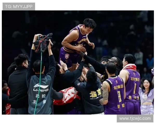 吉林九台农商行与四川金强展开激烈对决 双方争夺篮球赛季重要胜利 吉林九台农商行与四川金强展开激烈对决 双方争夺篮球赛季重要胜利