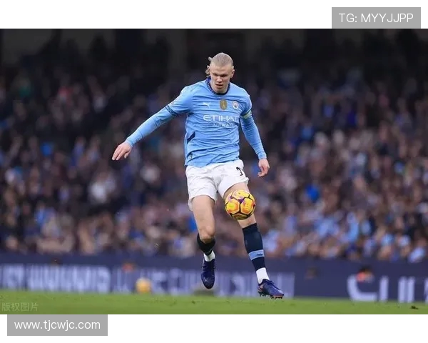 埃尔林·哈兰德：突破极限的超级前锋如何改变现代足球格局